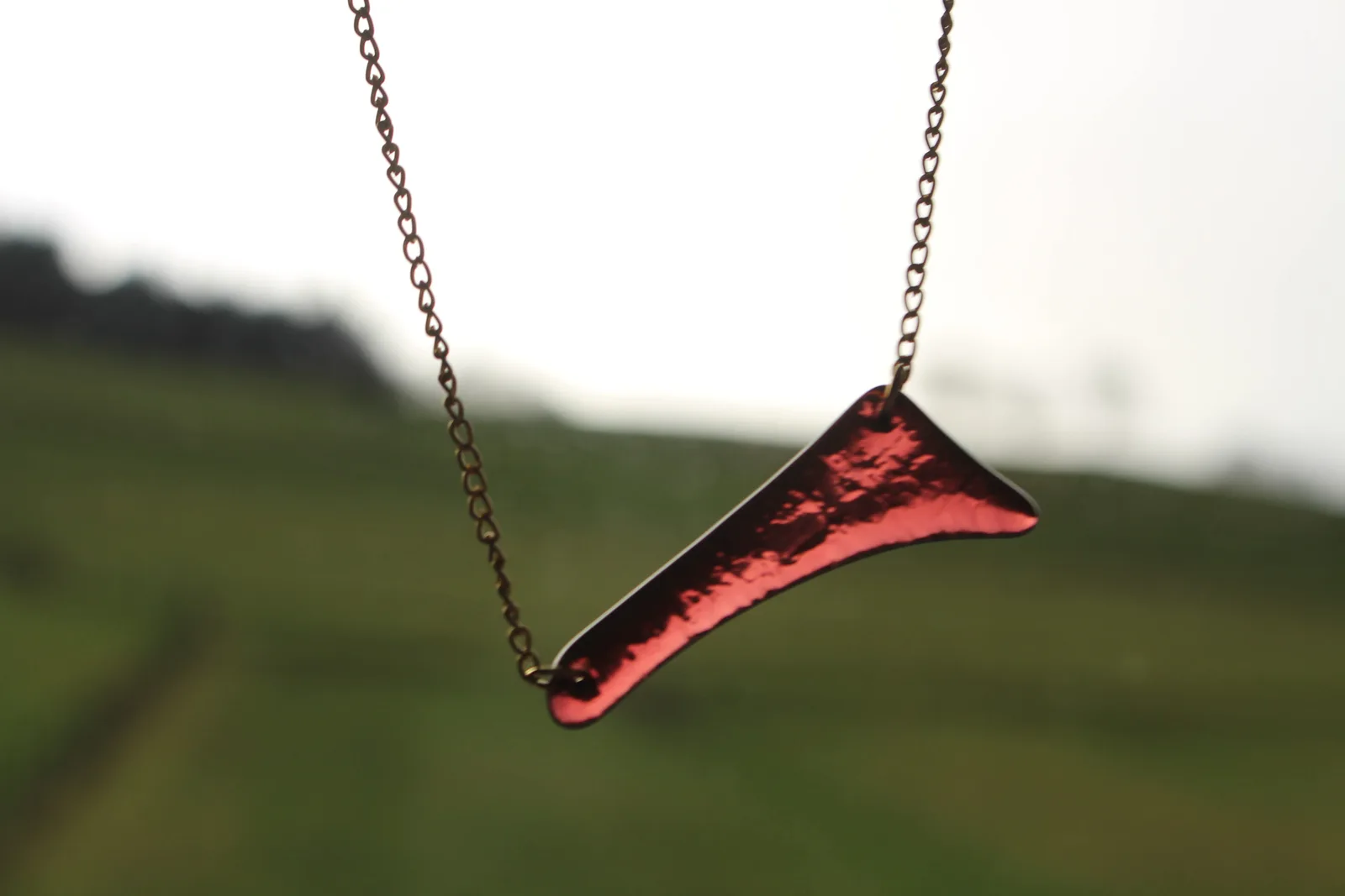 Collier en verre artisanal et acier inoxydable doré