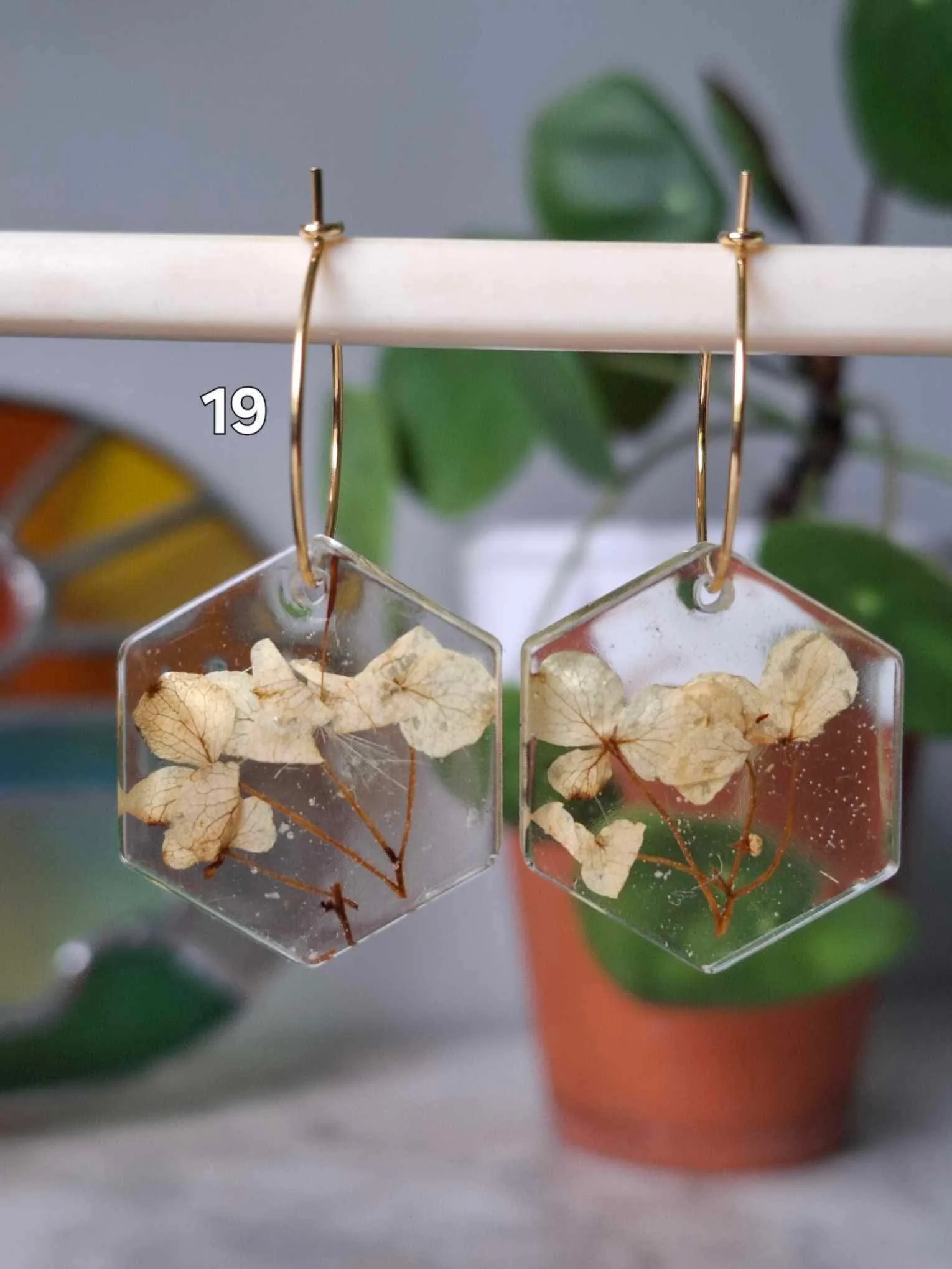 Boucles d’oreilles en résine et fleurs