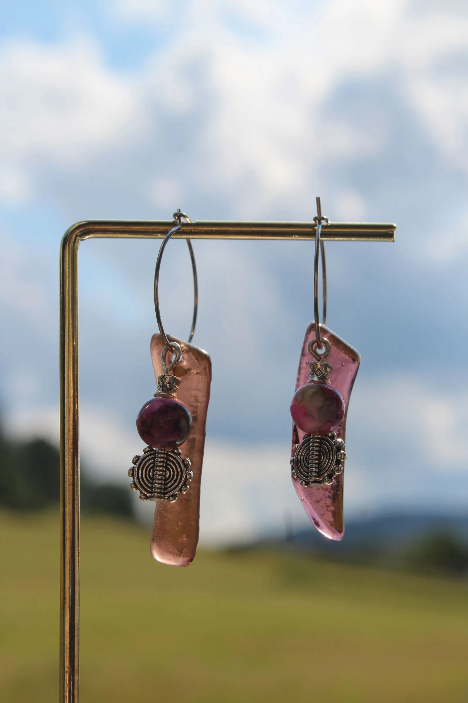 Boucles d’oreille artisanales en verre recyclé