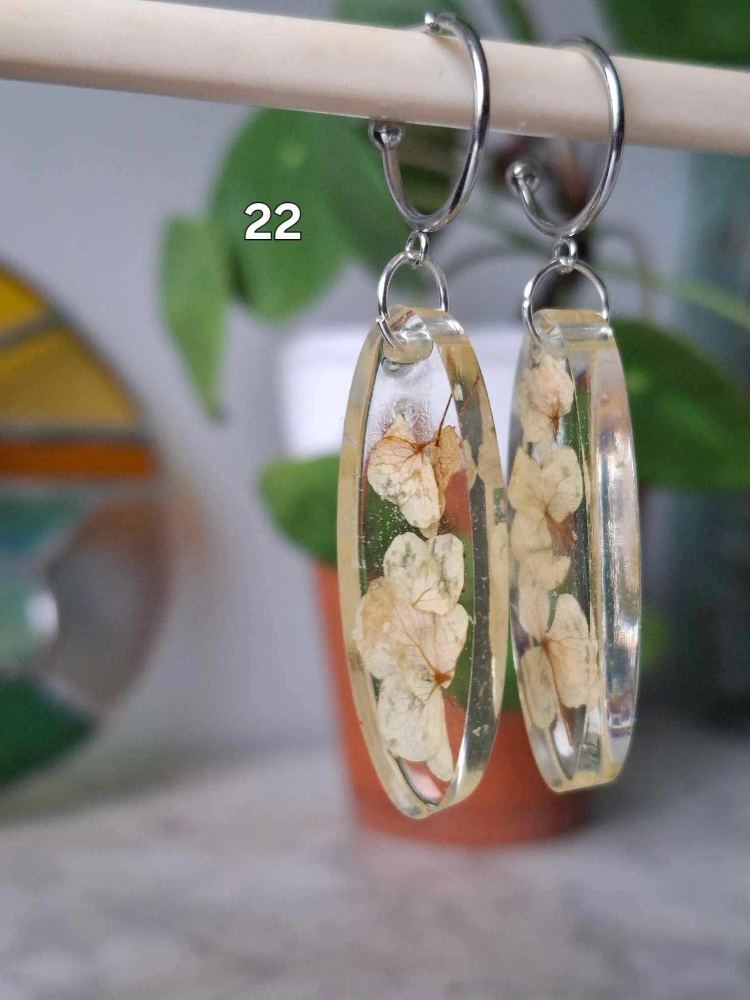 Boucles d’oreilles en résine et fleurs