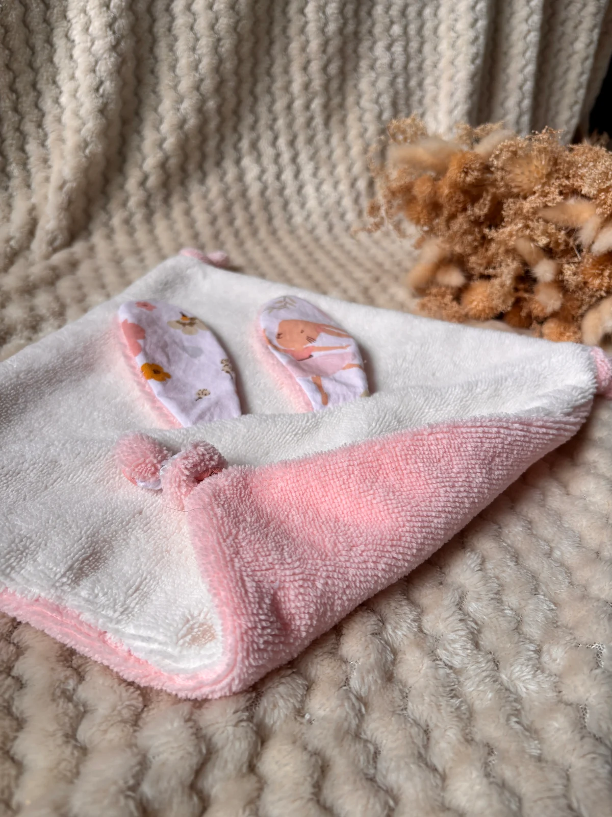 Coffret naissance doudou plat et accessoires assortis - "Douceur printanière"