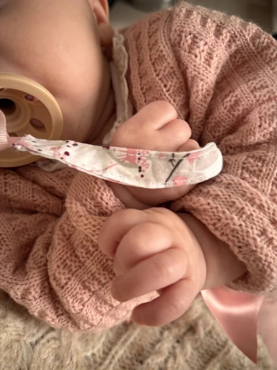 Attache-tétine bébé faite main "Ballet céleste"