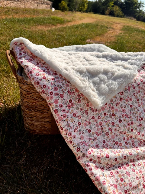 Couverture de bébé texturée et moelleuse "Pétales d'amour"