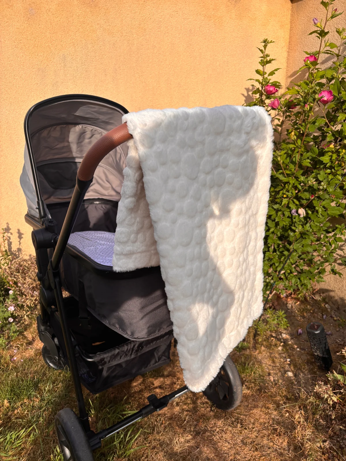 Couverture de bébé texturée et moelleuse "Rosée bohème"