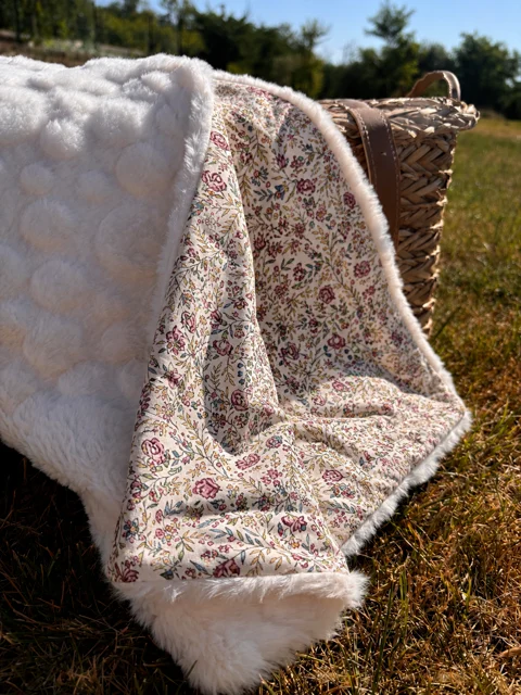 Couverture de bébé texturée et moelleuse "Rosée bohème"