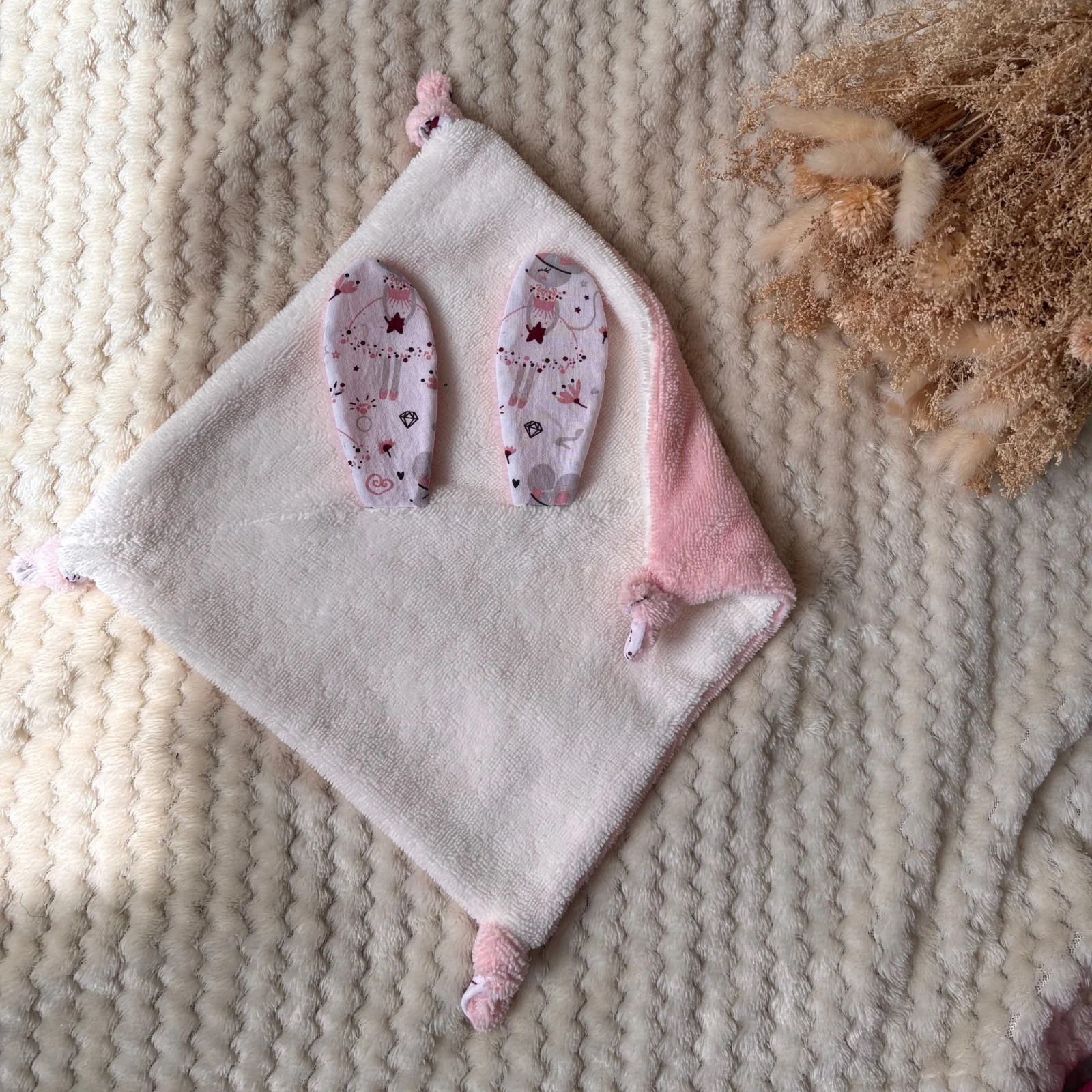 Coffret naissance doudou plat et accessoires assortis - "Ballet céleste"
