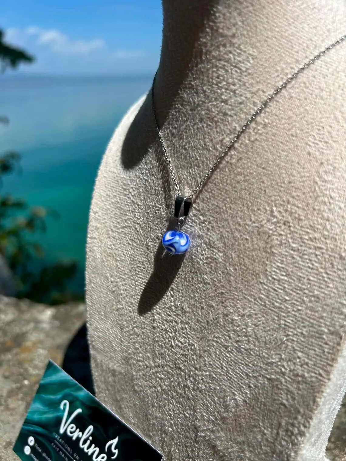 Collier Océane bleu et blanc en verre filé