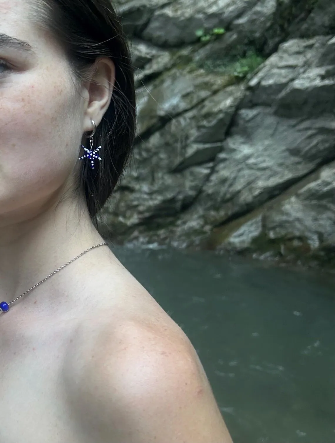 Boucles d’oreilles étoiles de mer bleues en verre filé